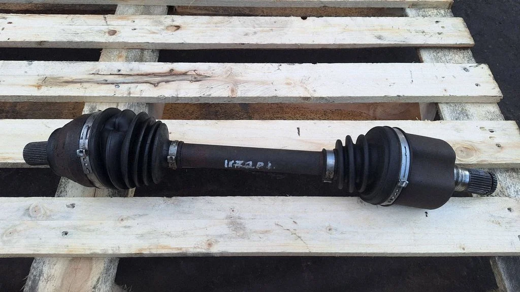Front driveshaft – front left