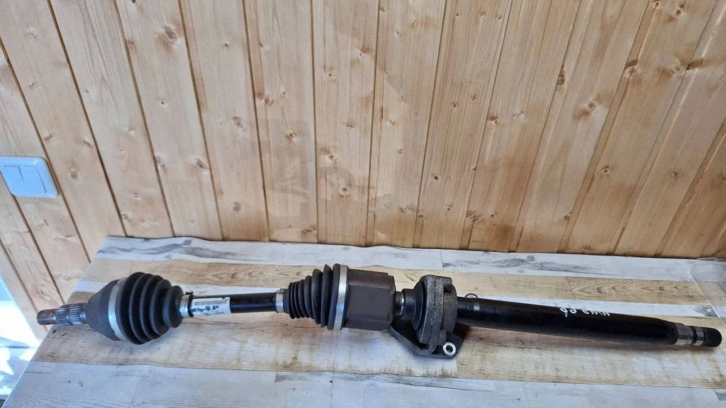 Front driveshaft 13228199