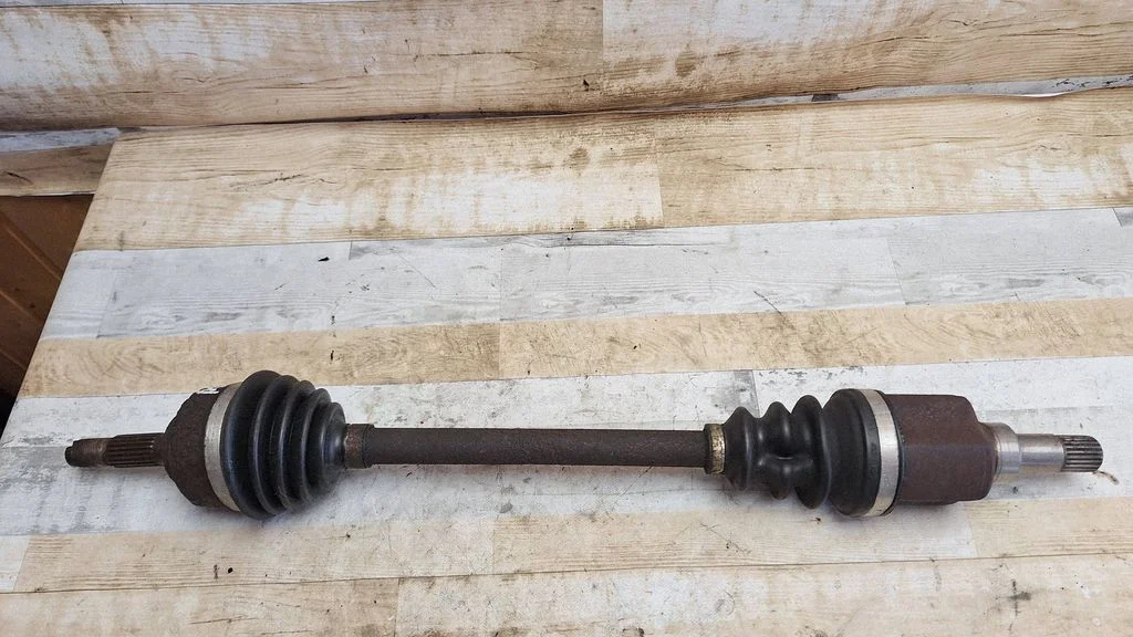 Front driveshaft – front left