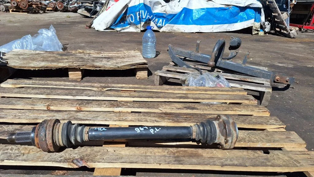 Front driveshaft – BMW 5 Series E60 E61 (2004-2010)
