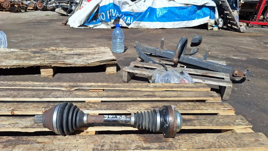 Front driveshaft – front left