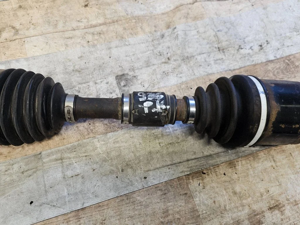 Front driveshaft – front left