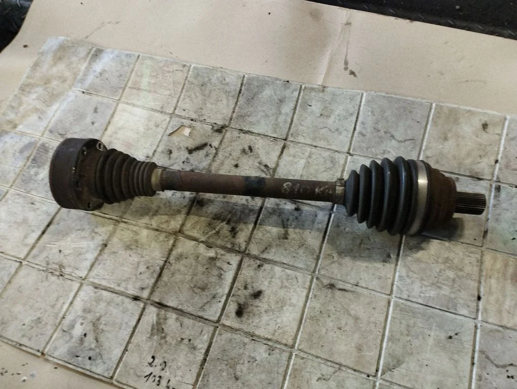 Front driveshaft – front left