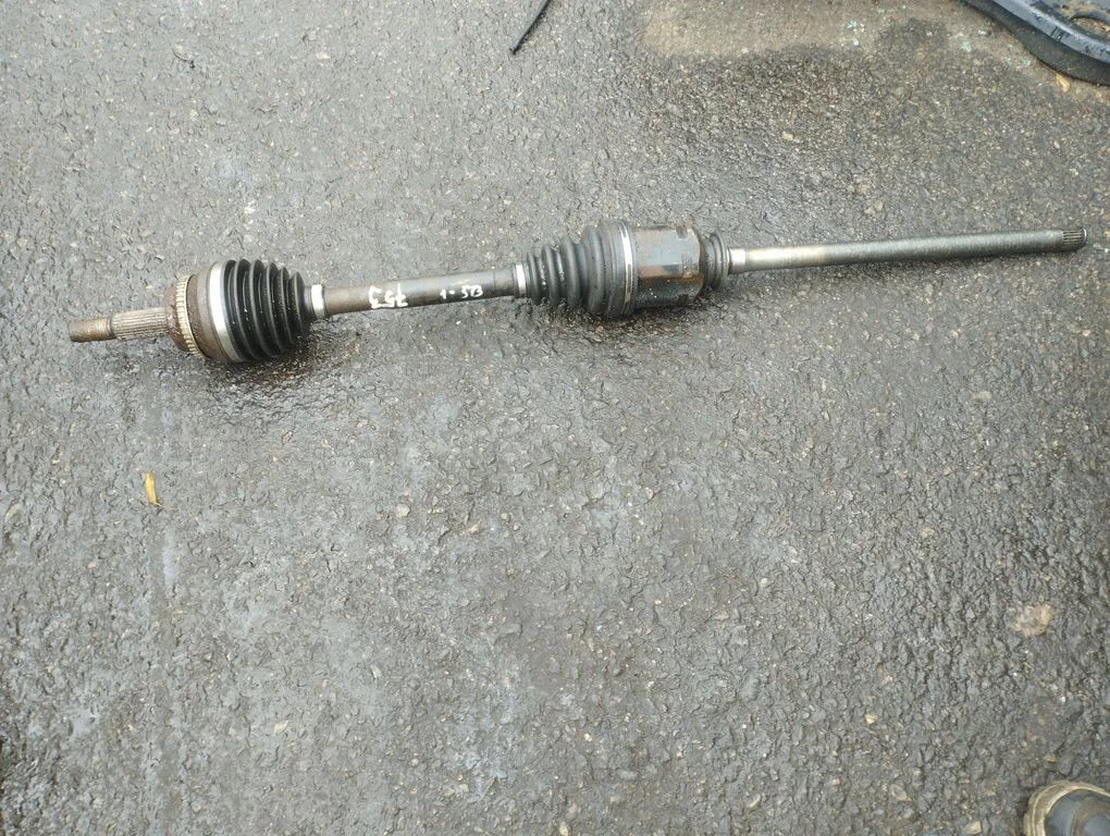 Front driveshaft – Toyota RAV 4 (XA20) (2000-2005)