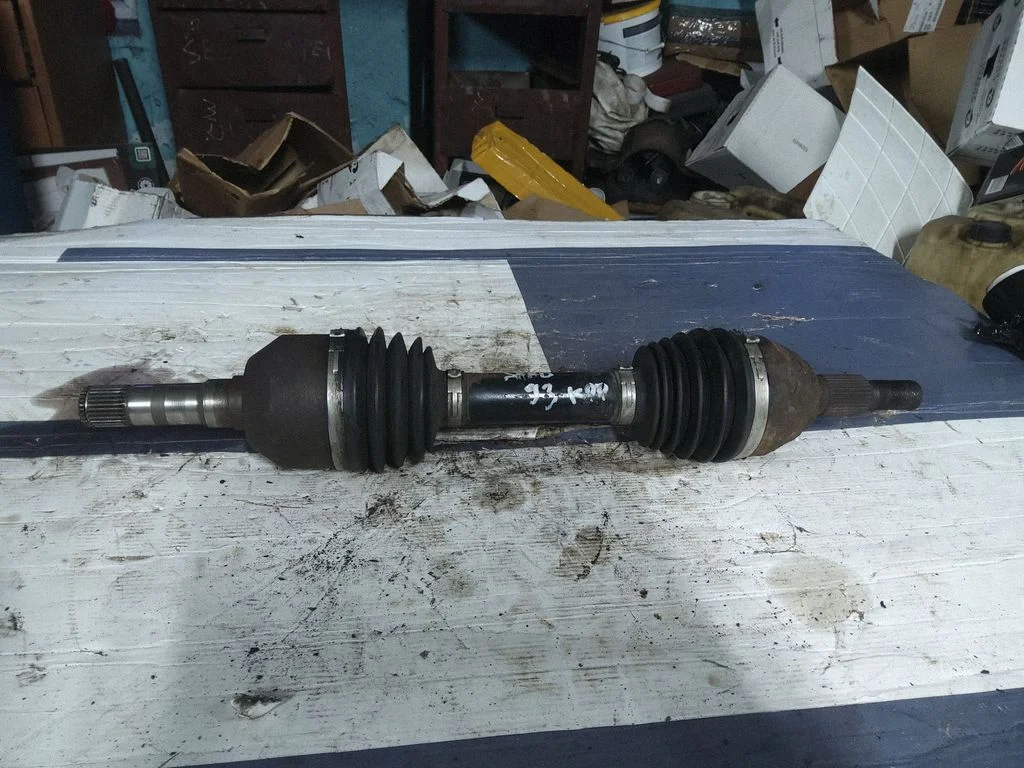 Front driveshaft – left