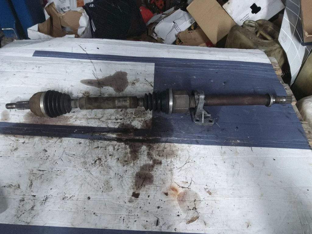 Front driveshaft 8200375538
