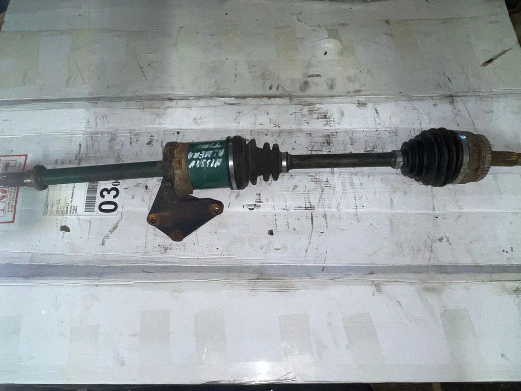Eesmine pooltelg – Nissan Almera N16 (2000-2010)