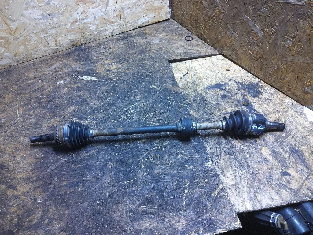 Front driveshaft – Toyota Yaris Verso (1999-2005)