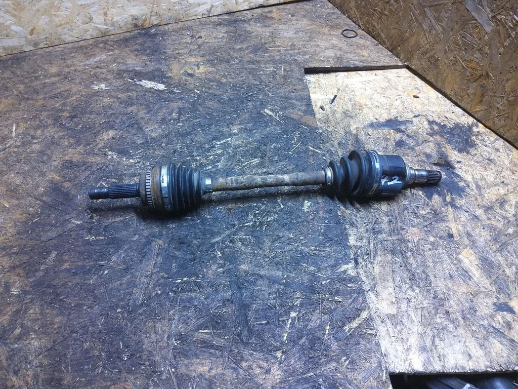 Front driveshaft – Toyota Yaris Verso (1999-2005)