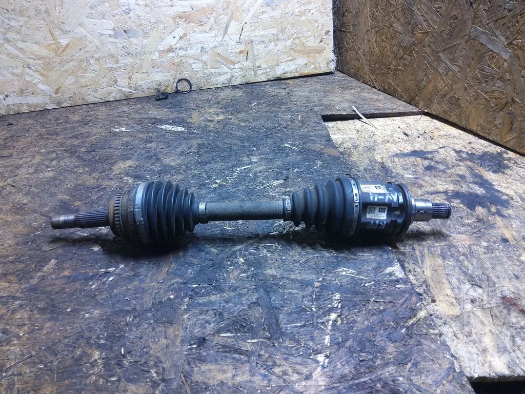 Front driveshaft – Toyota RAV 4 (XA20) (2000-2005)