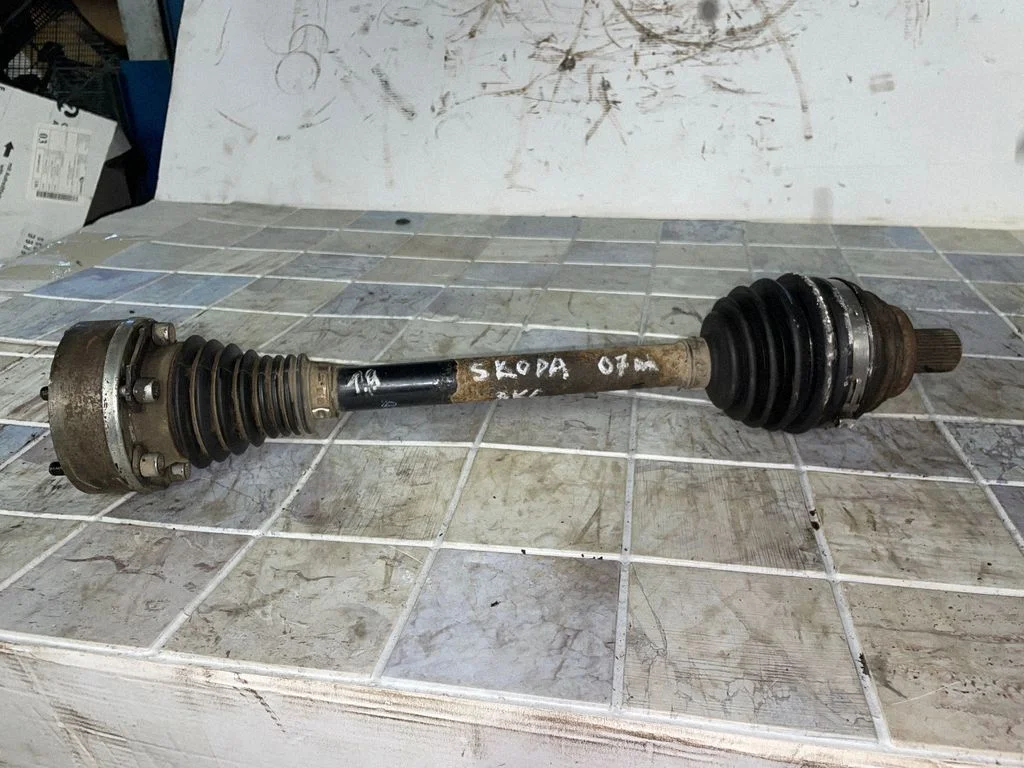 Front driveshaft – front left