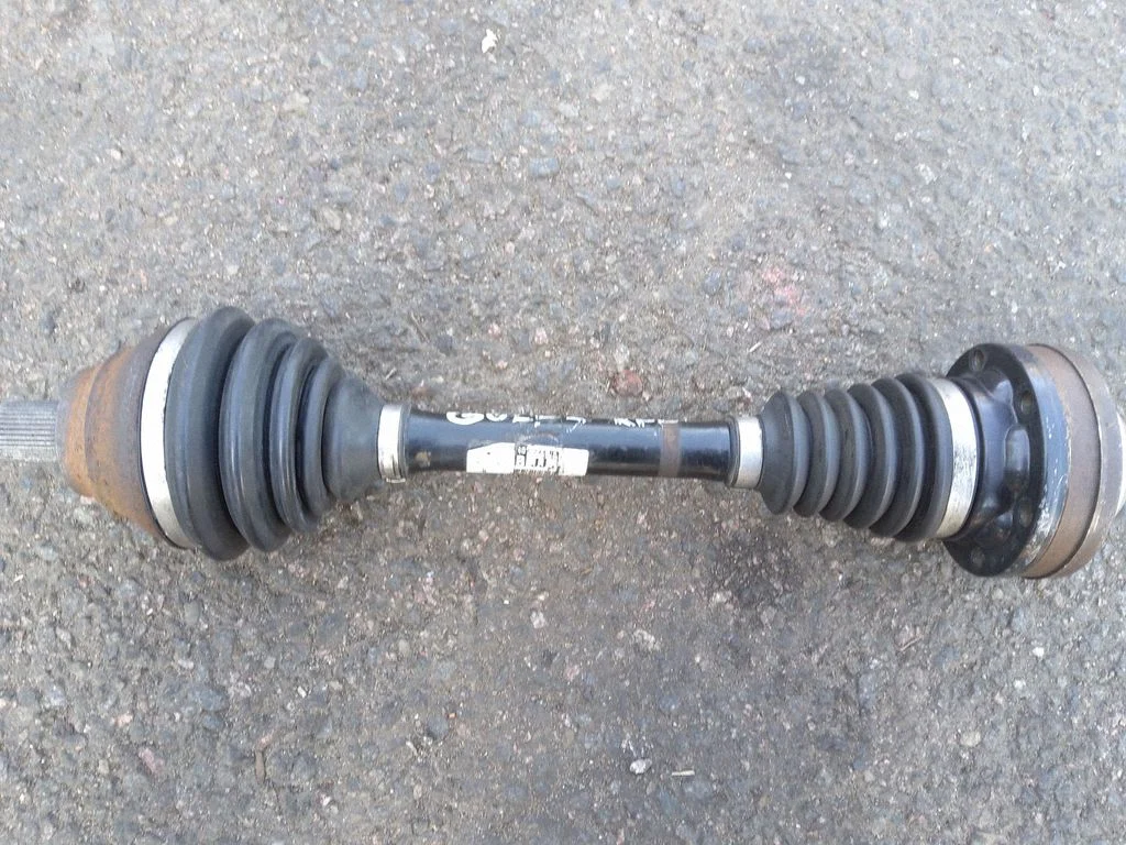 Front driveshaft – left