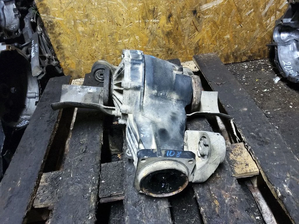 Aizmugurējais reduktors 01R525053