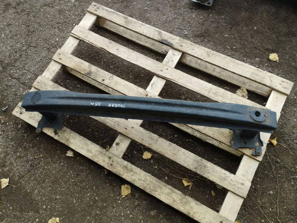 Front bumper cross member – Volkswagen Touran I (2003-2010)