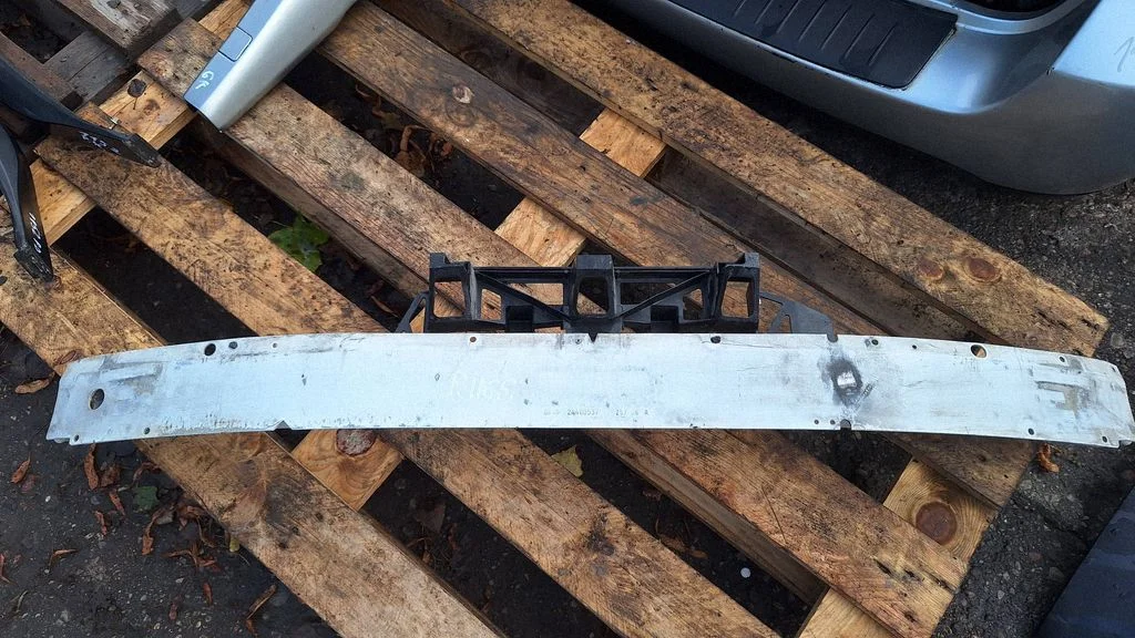 Front bumper cross member – Opel Zafira B (2005-2014)