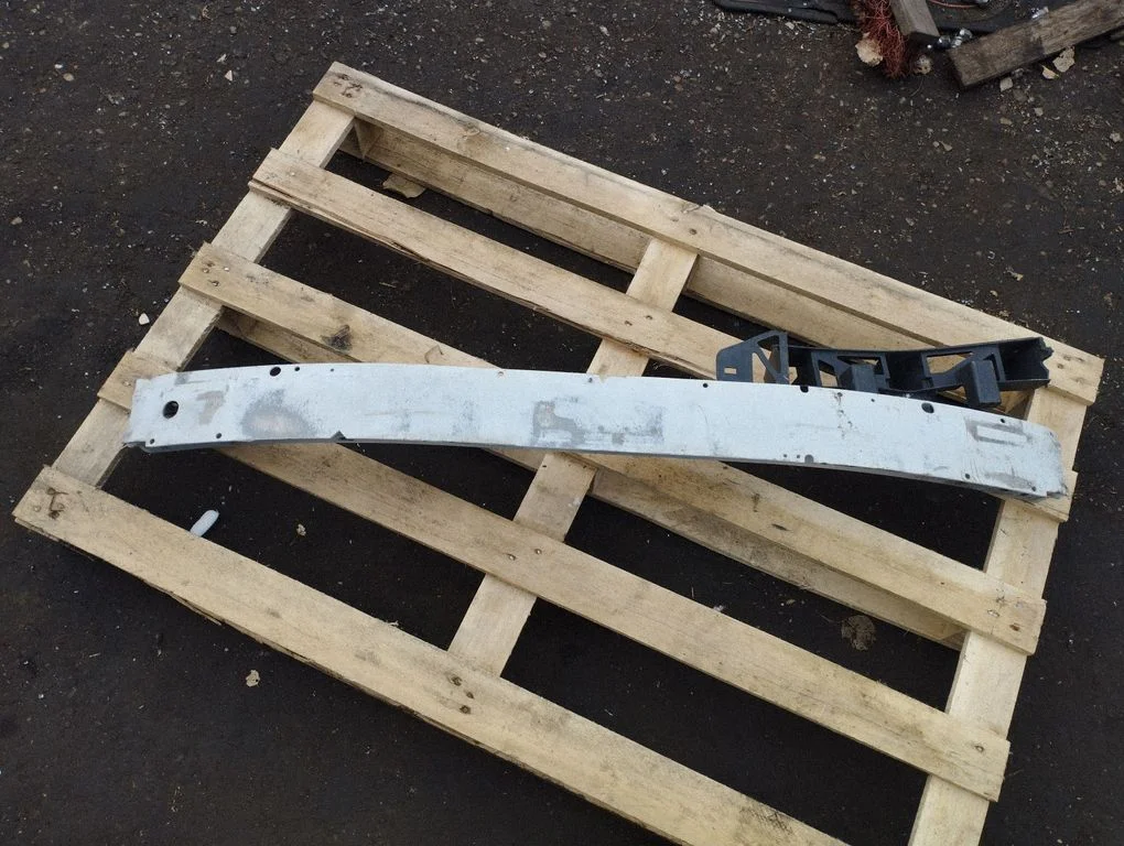 Front bumper cross member – Opel Zafira B (2005-2014)