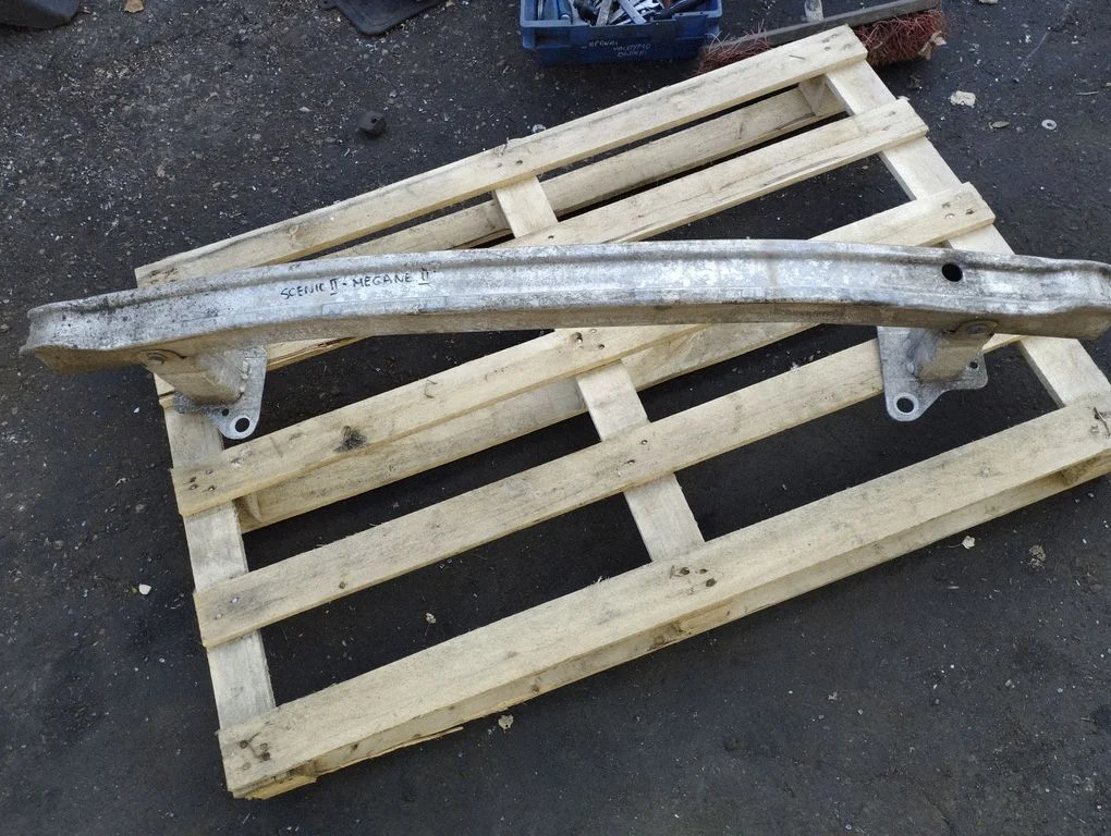 Front bumper cross member 8200011107