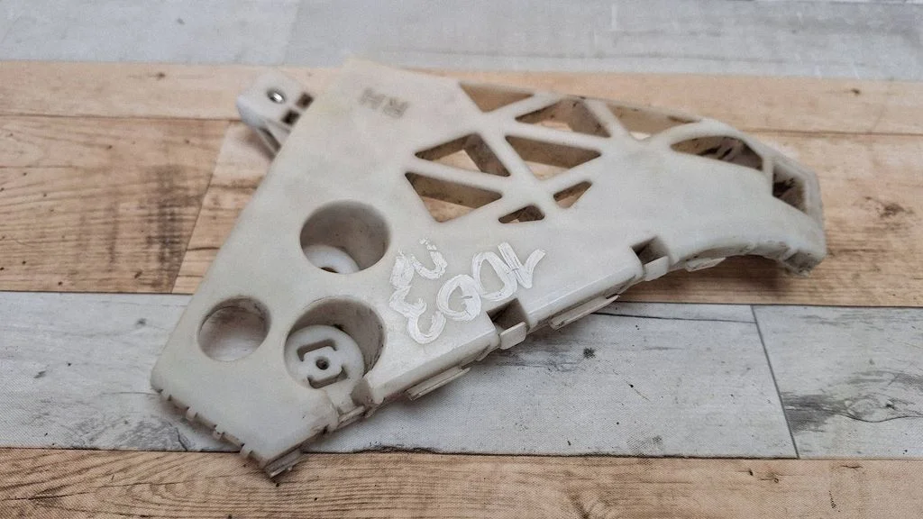 Esistange kinnitusklamber – Mazda 5 (2005-2010)