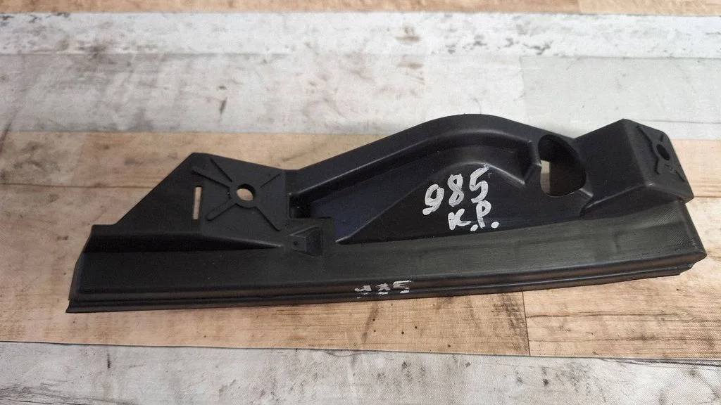 Front bumper mounting bracket 1T0807889A