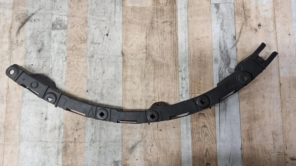Front bumper mounting bracket 8Z0853851A