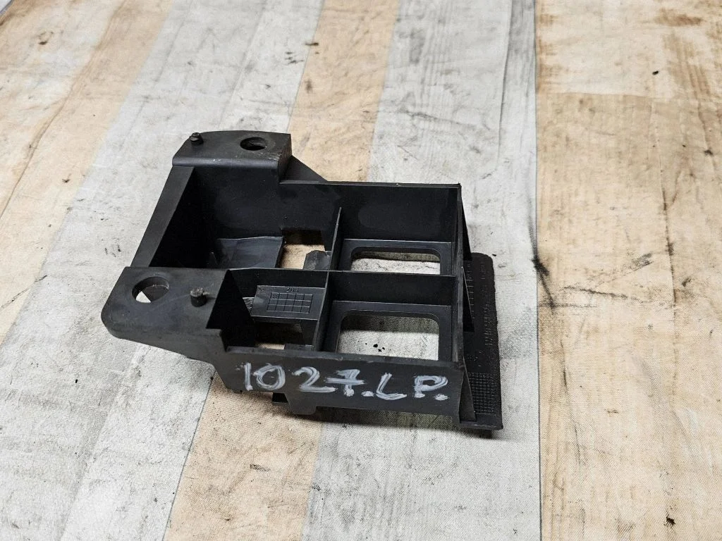 Esistange kinnitusklamber – Volkswagen Crafter (2006-2016)