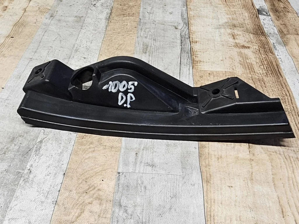 Front bumper mounting bracket 1T0807890A