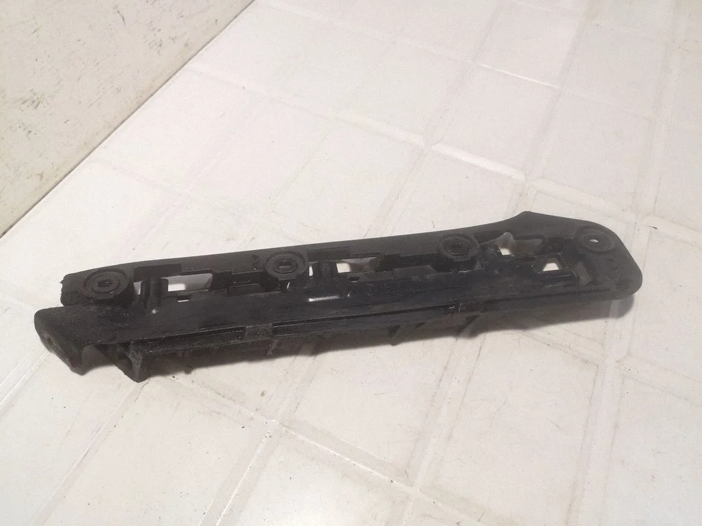 Front bumper mounting bracket – Volkswagen Touran I (2003-2010)
