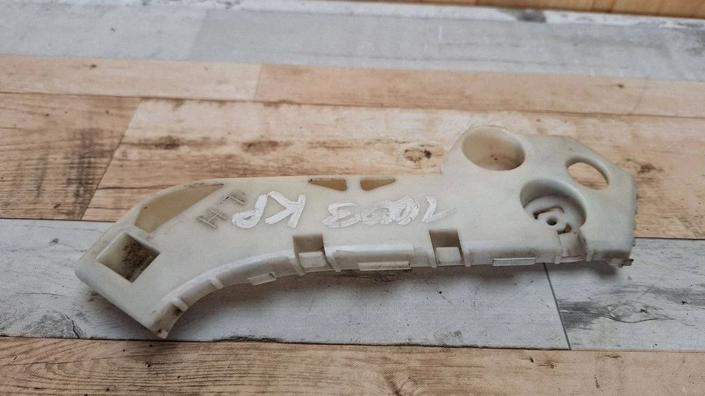 Esistange kinnitusklamber – Mazda 5 (2005-2010)