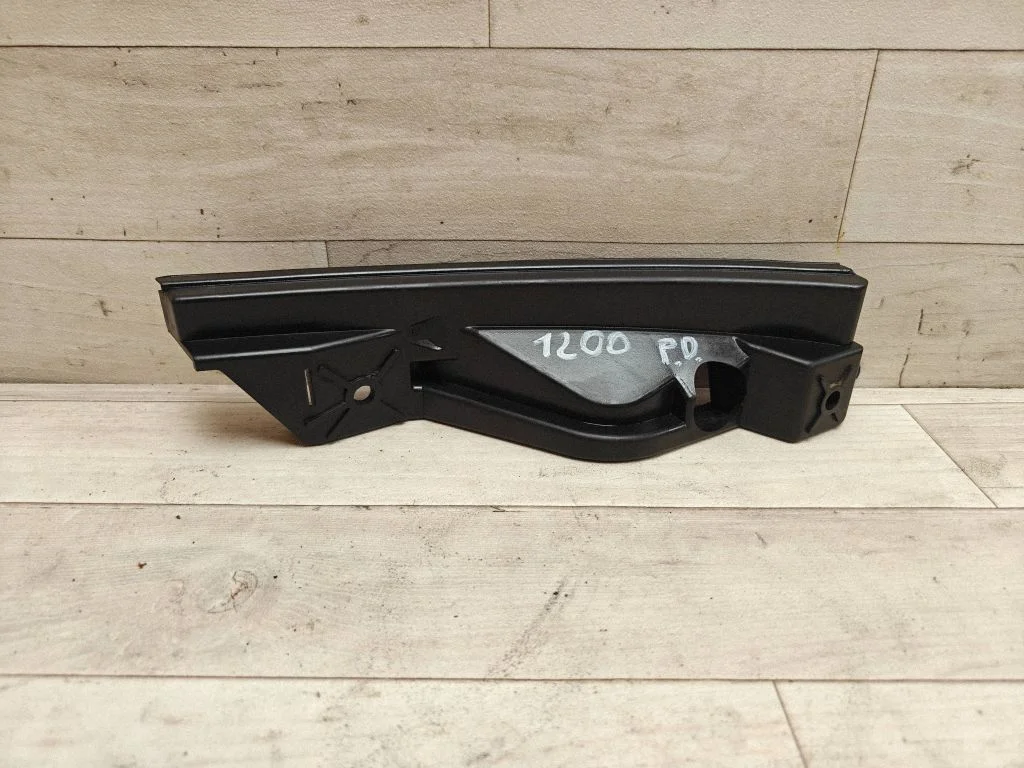 Esistange kinnitusklamber 1T0807890A