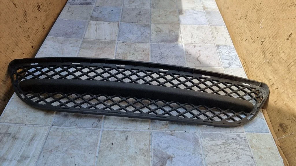 Front bumper lower grill 7154556