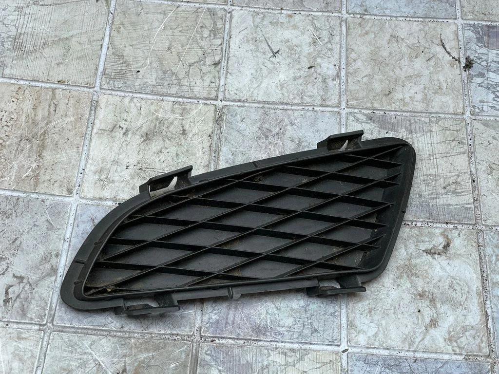 Front bumper lower grill GJ6A50C21