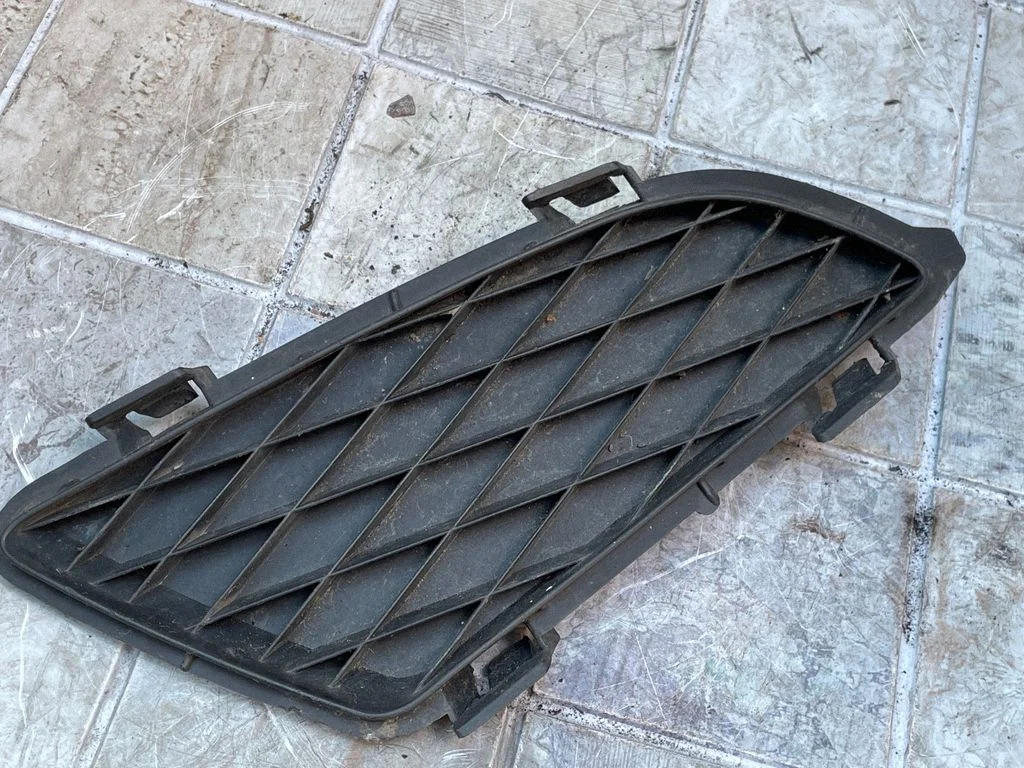 Front bumper lower grill GJ6A50C11
