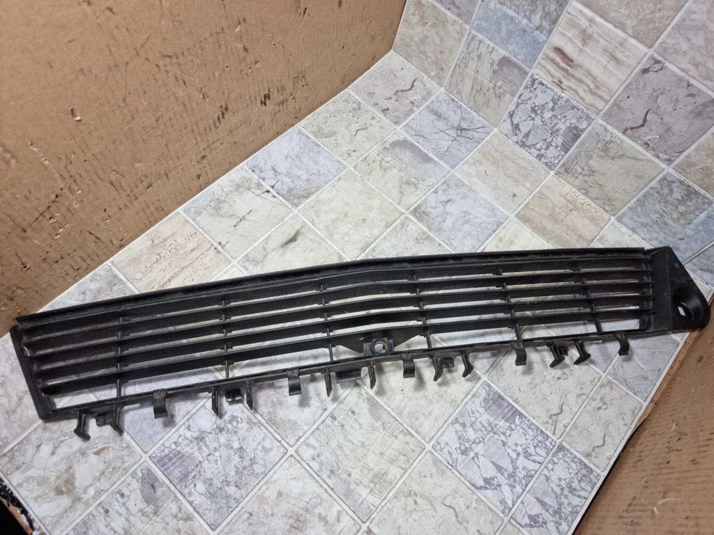 Front bumper lower grill – Opel Vectra C (2002-2005)