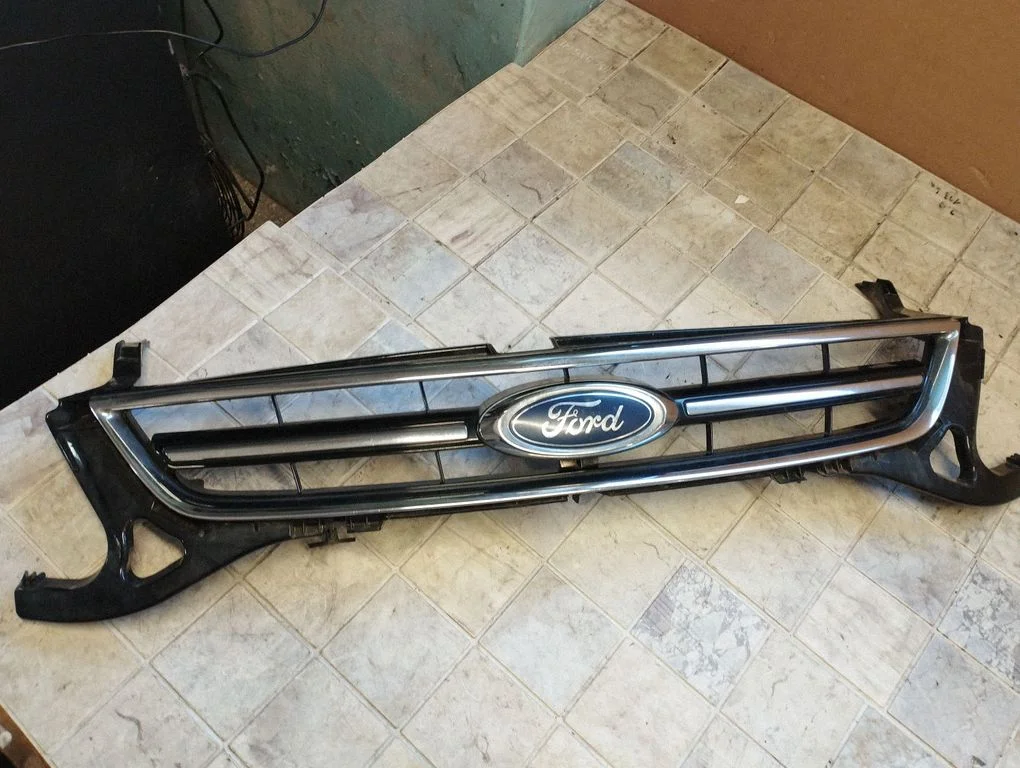 Front bumper upper radiator grill – Ford Mondeo MK IV (2007-2014)