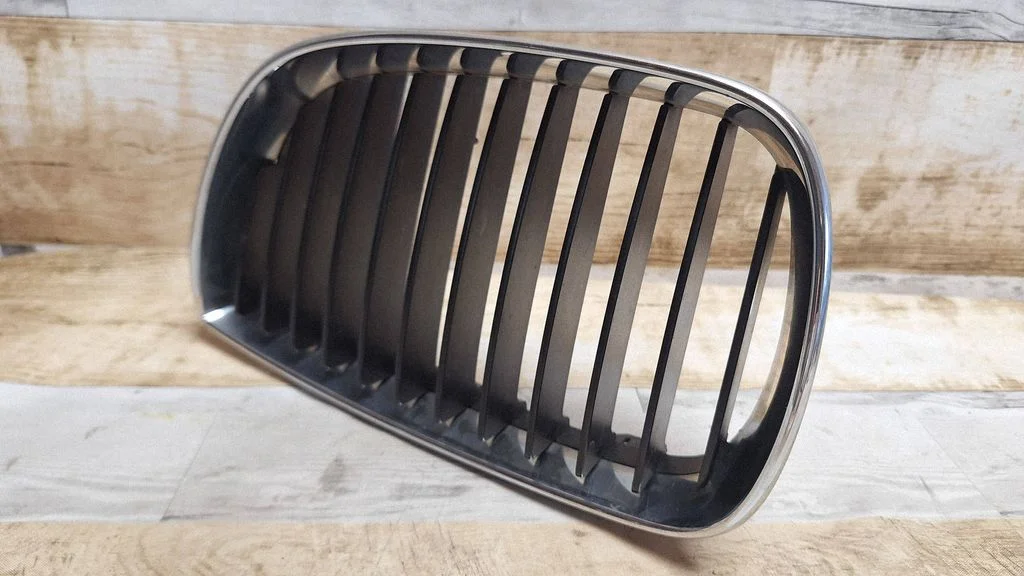 Front bumper upper radiator grill – BMW 1 Series E81 E87 (2004-2011)