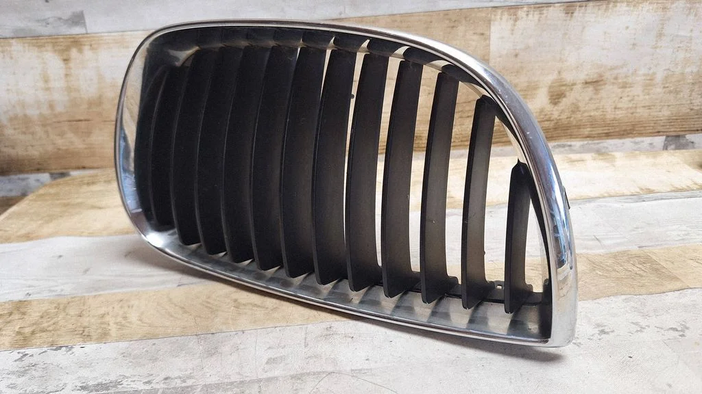 Front bumper upper radiator grill – BMW 1 Series E81 E87 (2004-2011)