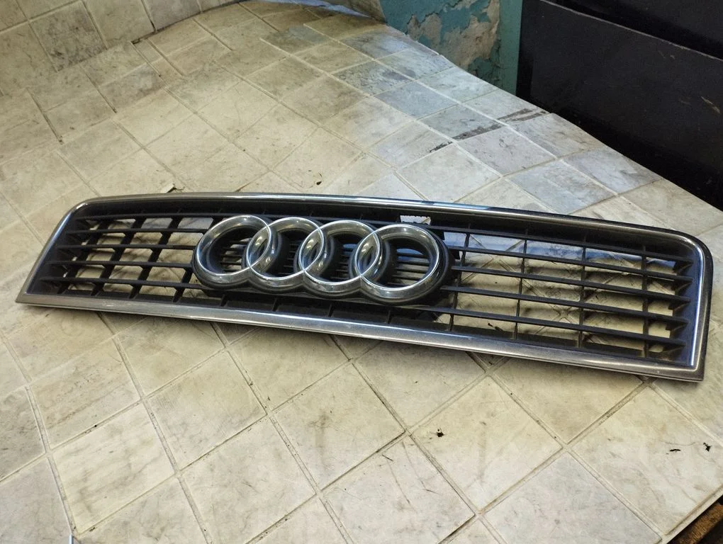 Front bumper upper radiator grill – Audi A6 Allroad C5 (1999-2005)