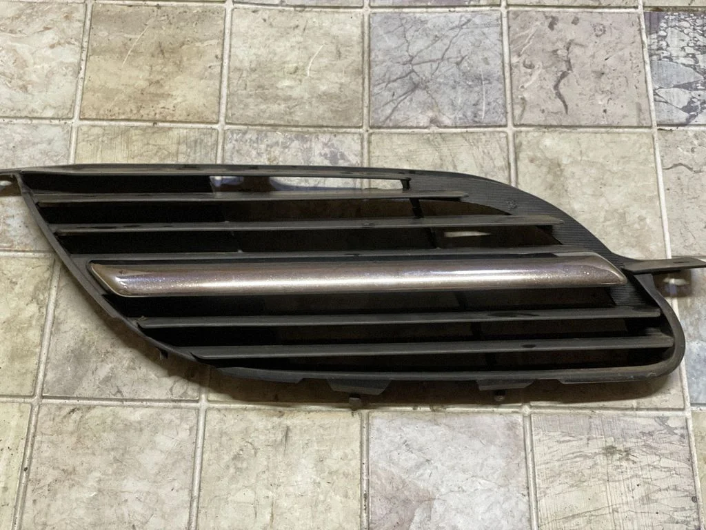 Augšējās restes – Nissan Almera N16 (2000-2010)