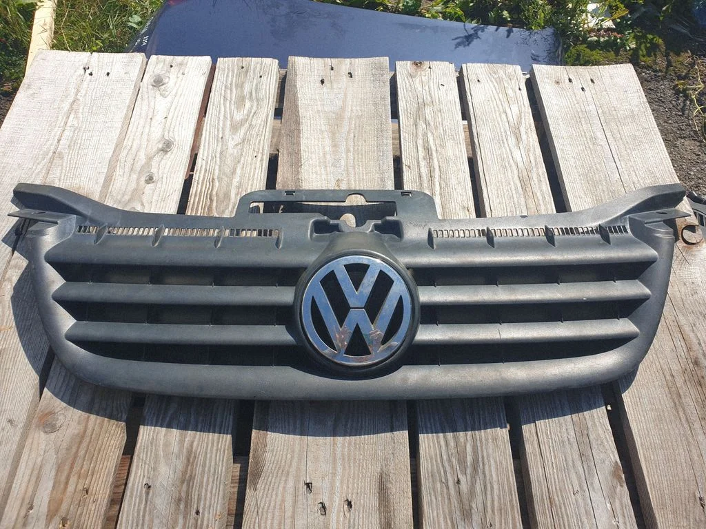 Front bumper upper radiator grill – Volkswagen Touran I (2003-2010)