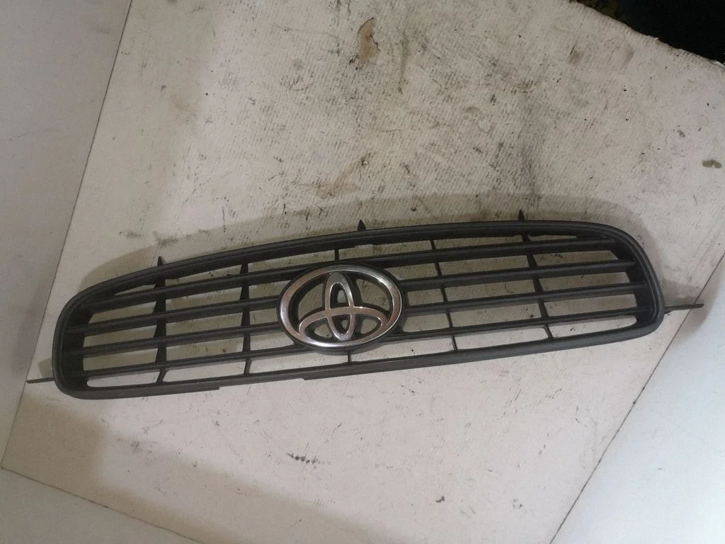 Front bumper upper radiator grill 5311102900