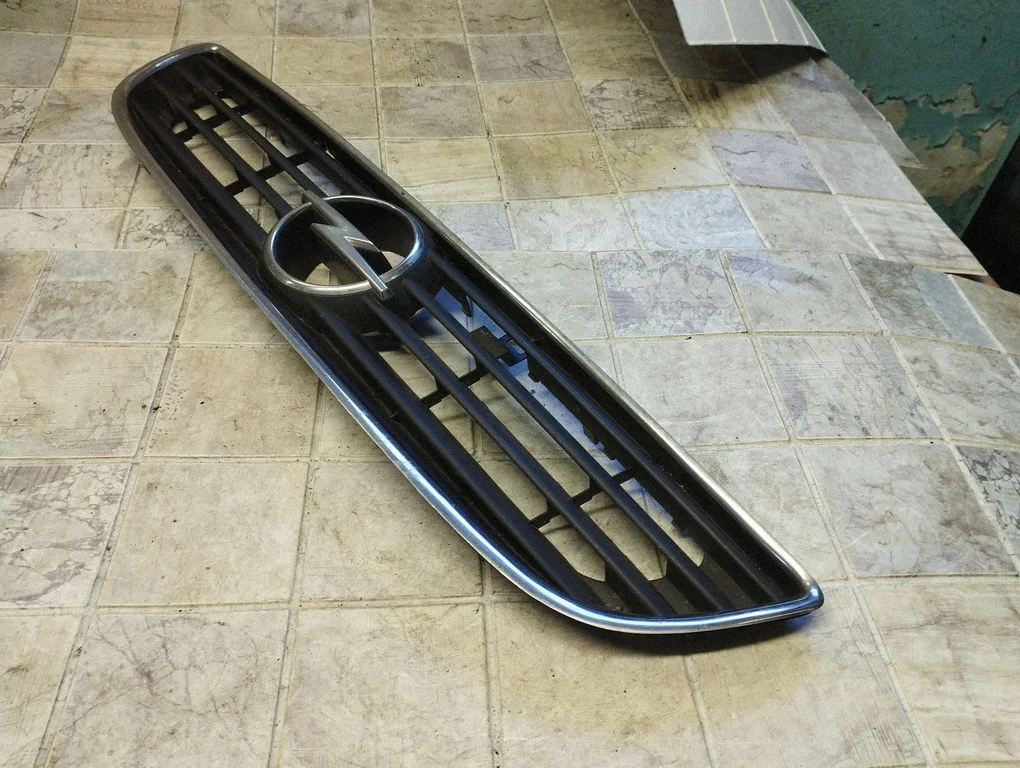 Front bumper upper radiator grill – Opel Zafira A (1999-2005)