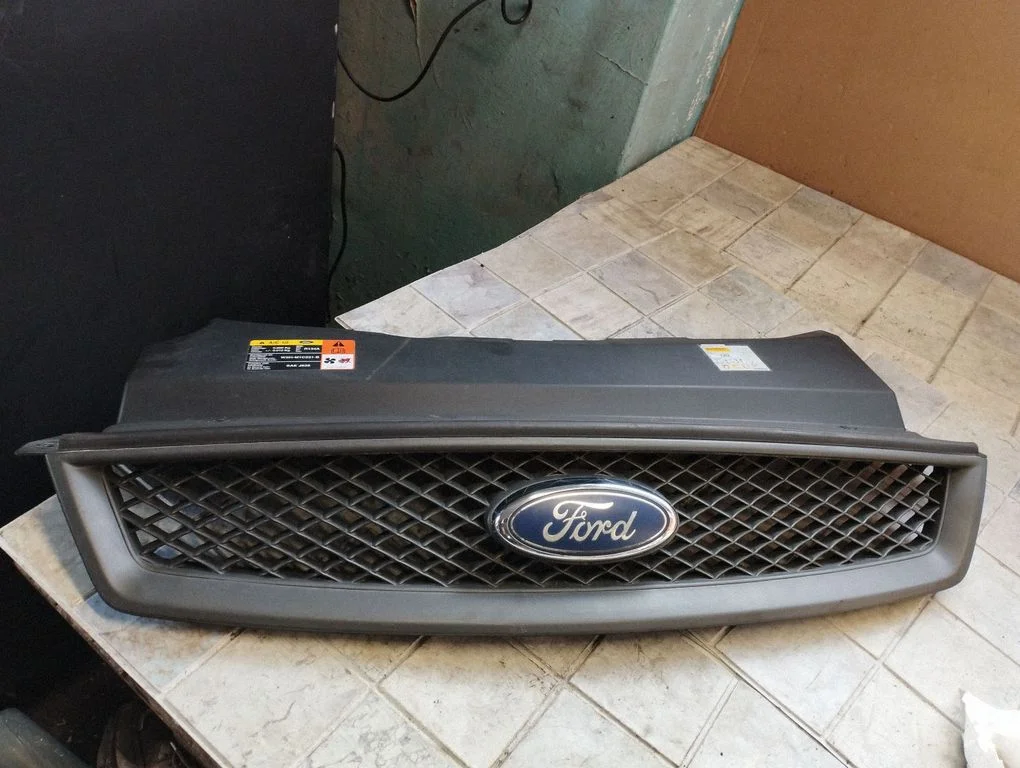 Front bumper upper radiator grill 4M518200AJ