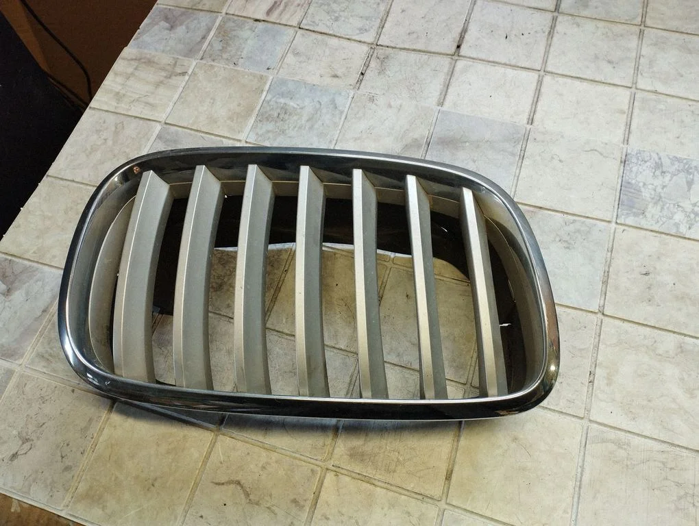 Front bumper upper radiator grill 51137171396