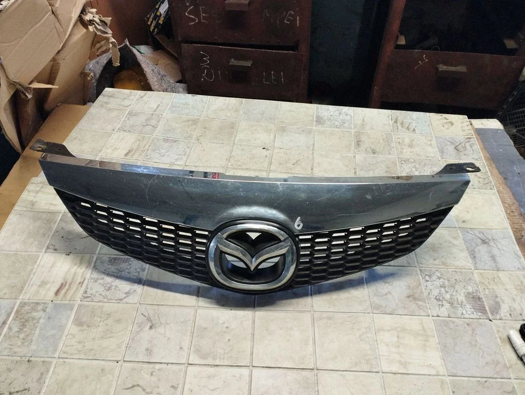 Esistange ülemine radiaatorivõre – Mazda 6 (2002-2008)