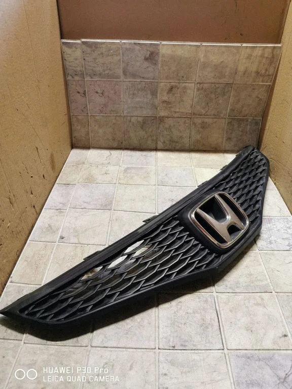 Front bumper upper radiator grill 71121