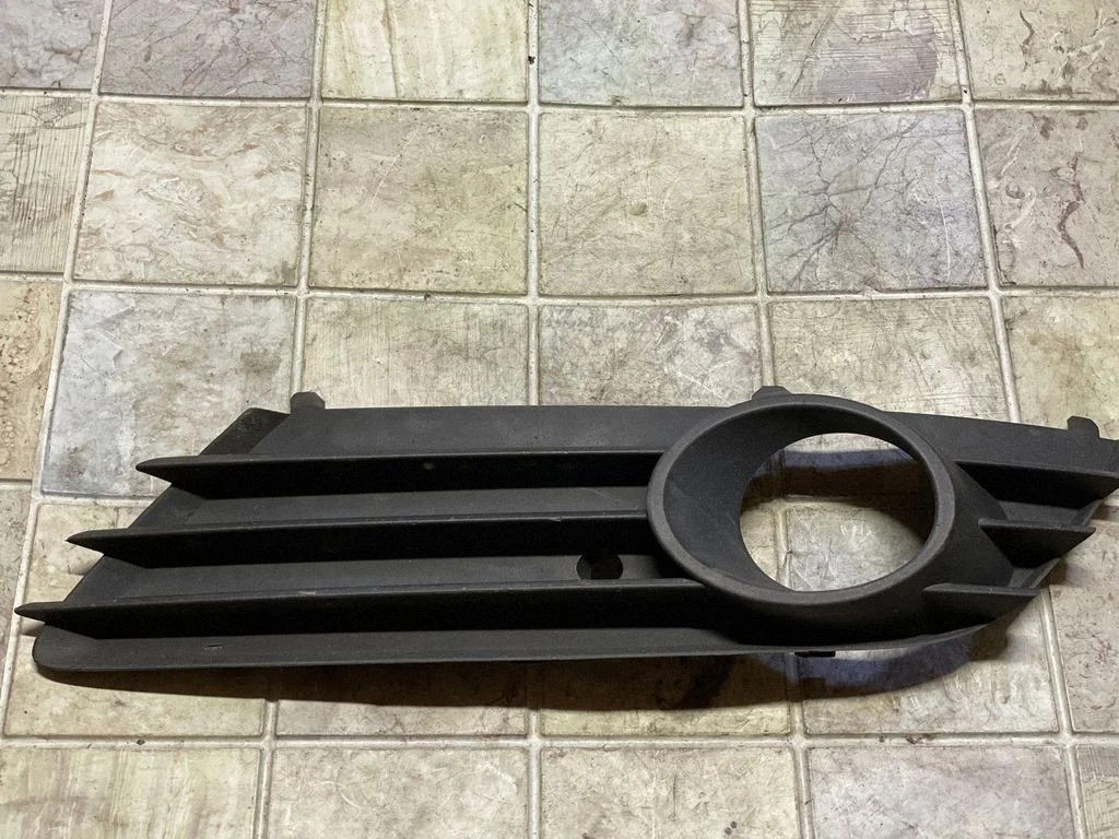 Front fog light trim/grill 13126025