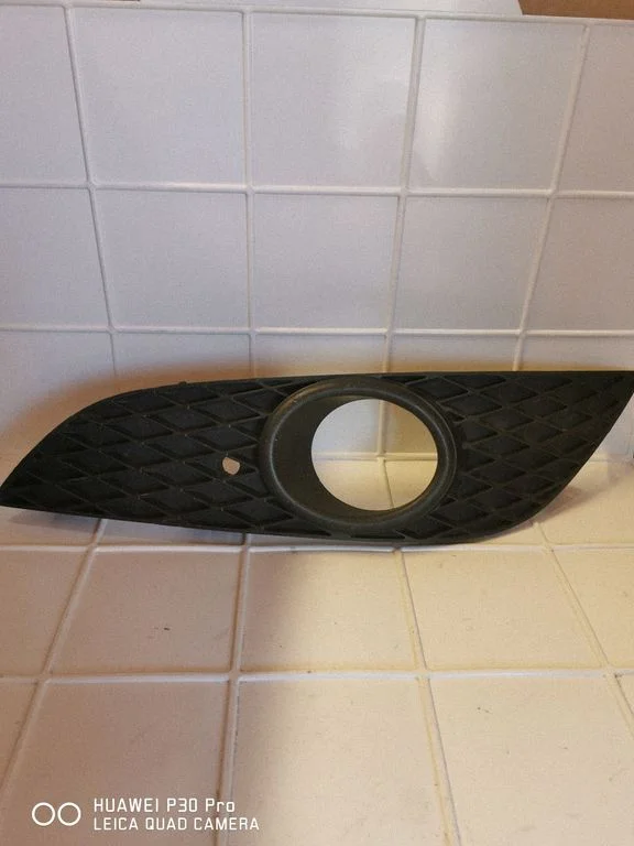 Front fog light trim/grill – Opel Astra H (2004-2012)