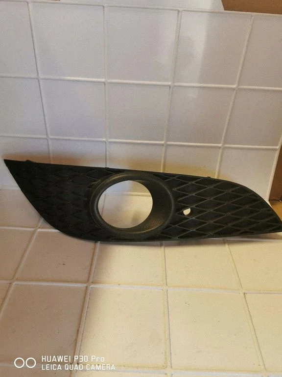 Front fog light trim/grill – Opel Astra H (2004-2012)