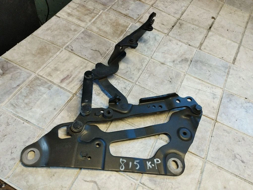 Engine bonnet/hood hinges 704632304