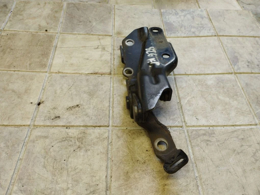 Zawiasy maski – Subaru Outback (2007-2009)